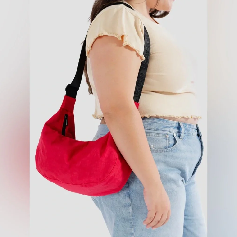 Baggu medium crescent in candy apple red - Picture 3 of 5